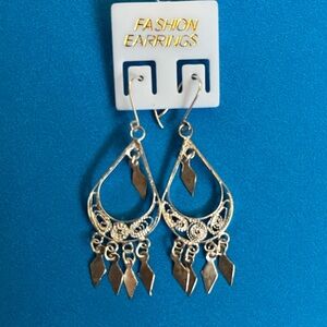 !!Bundle me!! 💖 Elegant Silver Dangle Earrings